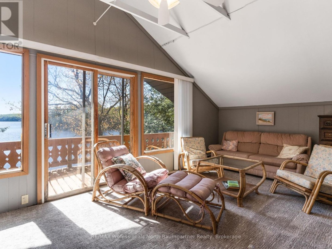 6469 Kennisis Lake Road, Kennisis Lake