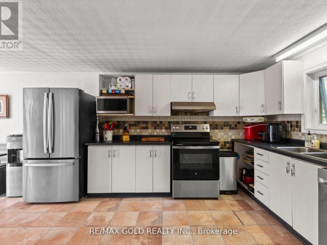 1305 CAROL ANN AVENUE, 
