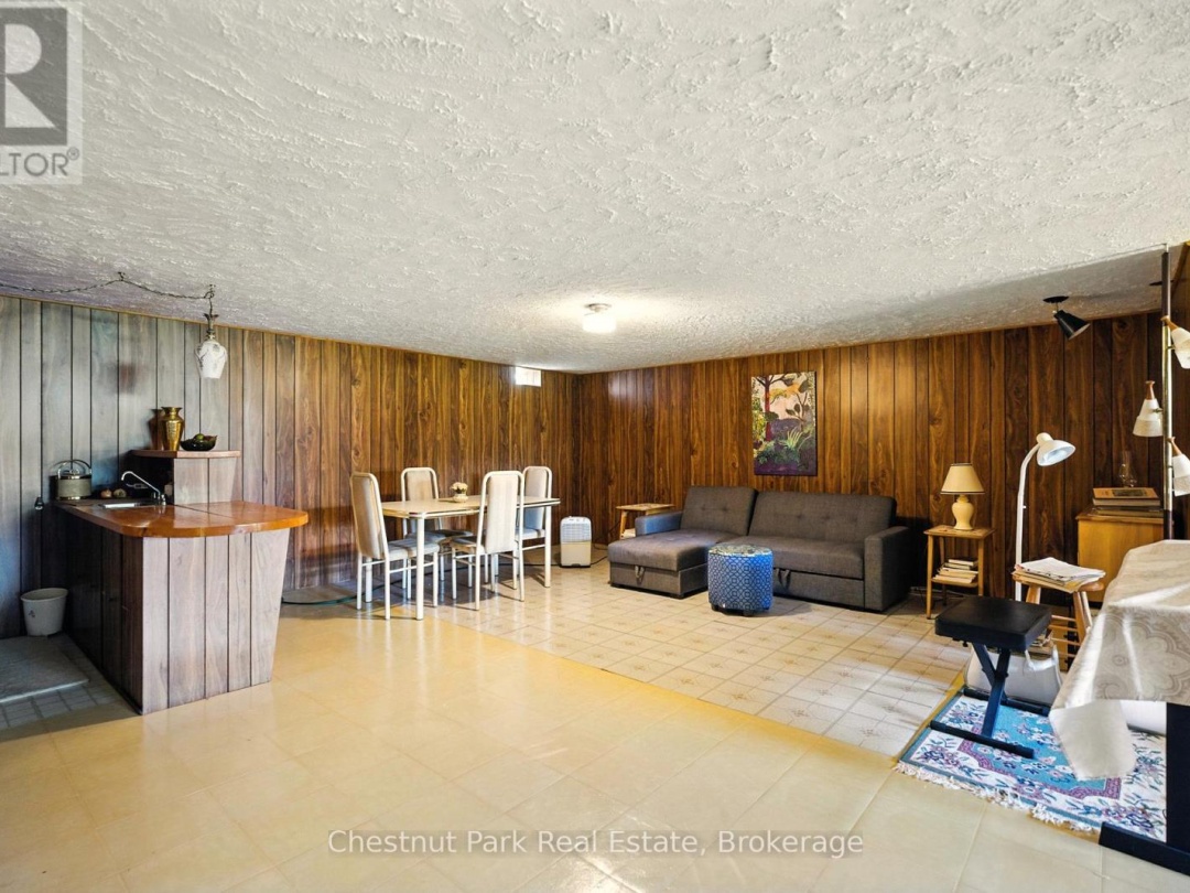8 DANDELION LANE, 