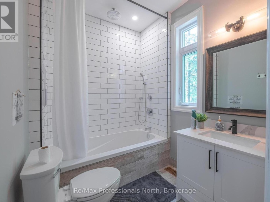 1024 ALBERT LANE E, Kawagama Lake