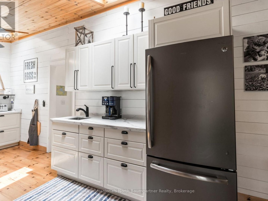 2129 Telephone Bay Road, Highlands East