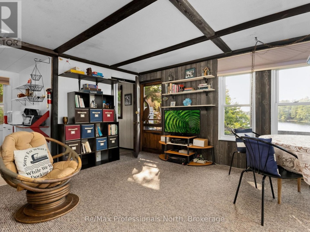 1118 Tomingas Road, Sunny Lake