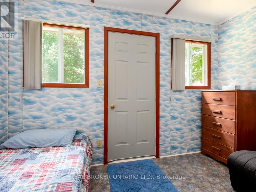 70 Ivy Lane, Lake Simcoe
