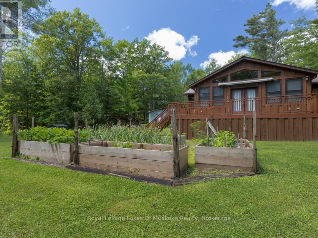 10 MUSKOKA PINES ROAD, 