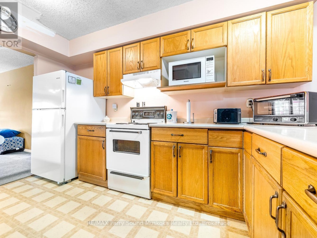 18 GEORGIAN BAY AVENUE, 