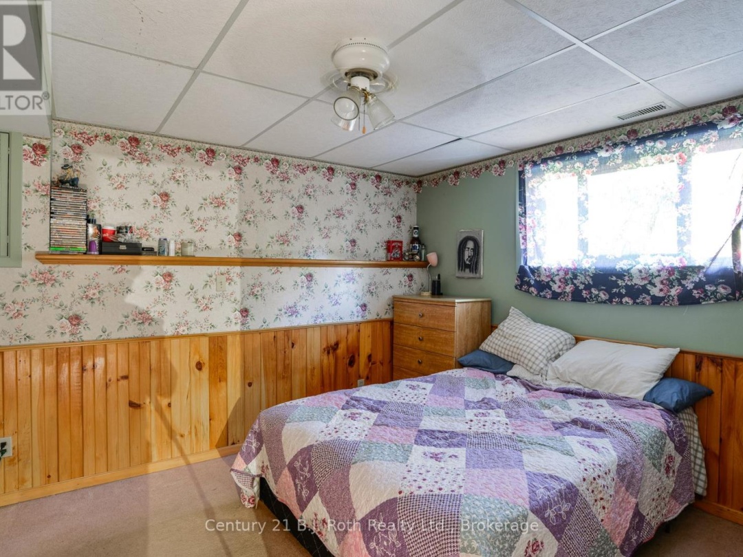 3 VINE STREET, 