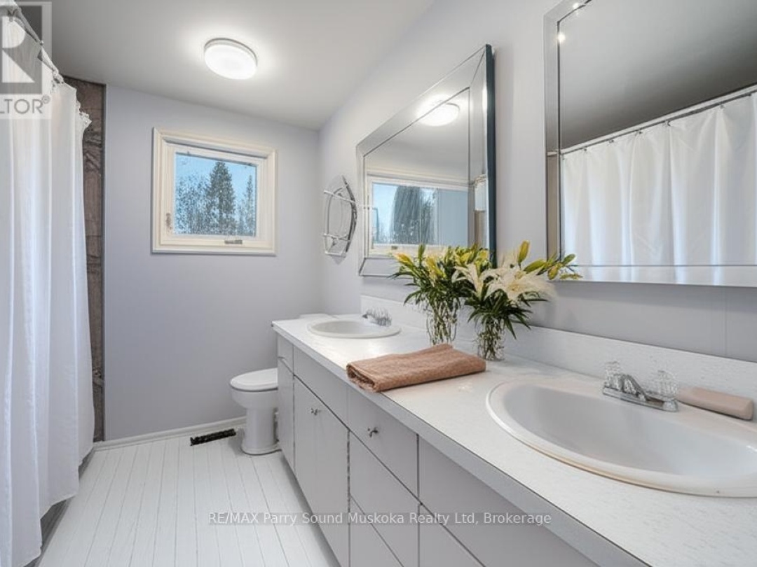 2 WILLIAM STREET, Parry Sound