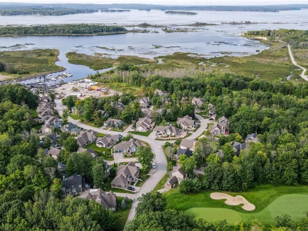12 Masters Crescent, Georgian Bay
