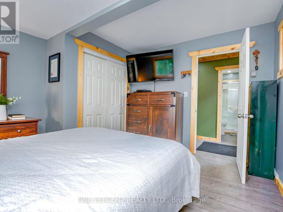 1105 Lakeshore Road, Gooderham Lake