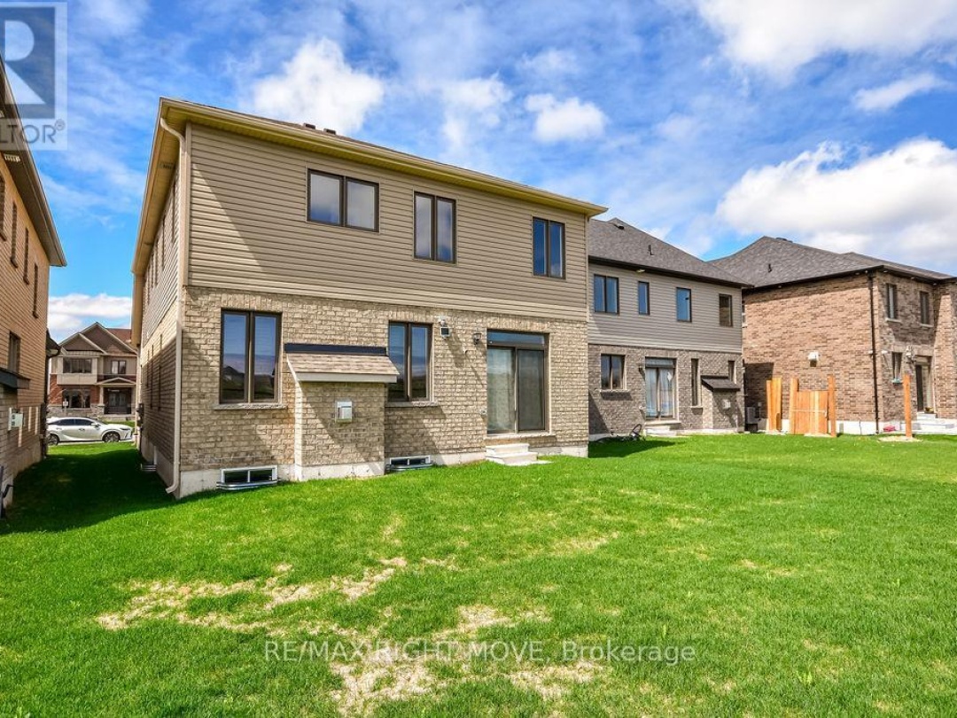 3117 Orion Boulevard, Orillia