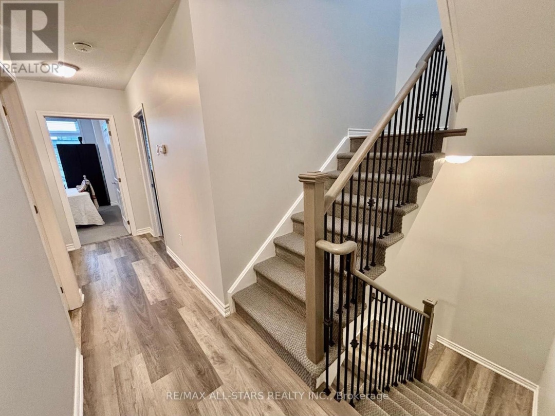 8 WYN WOOD LANE, Orillia