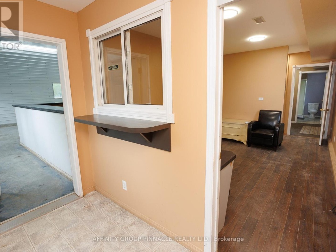1042 SKYLINE ROAD, 