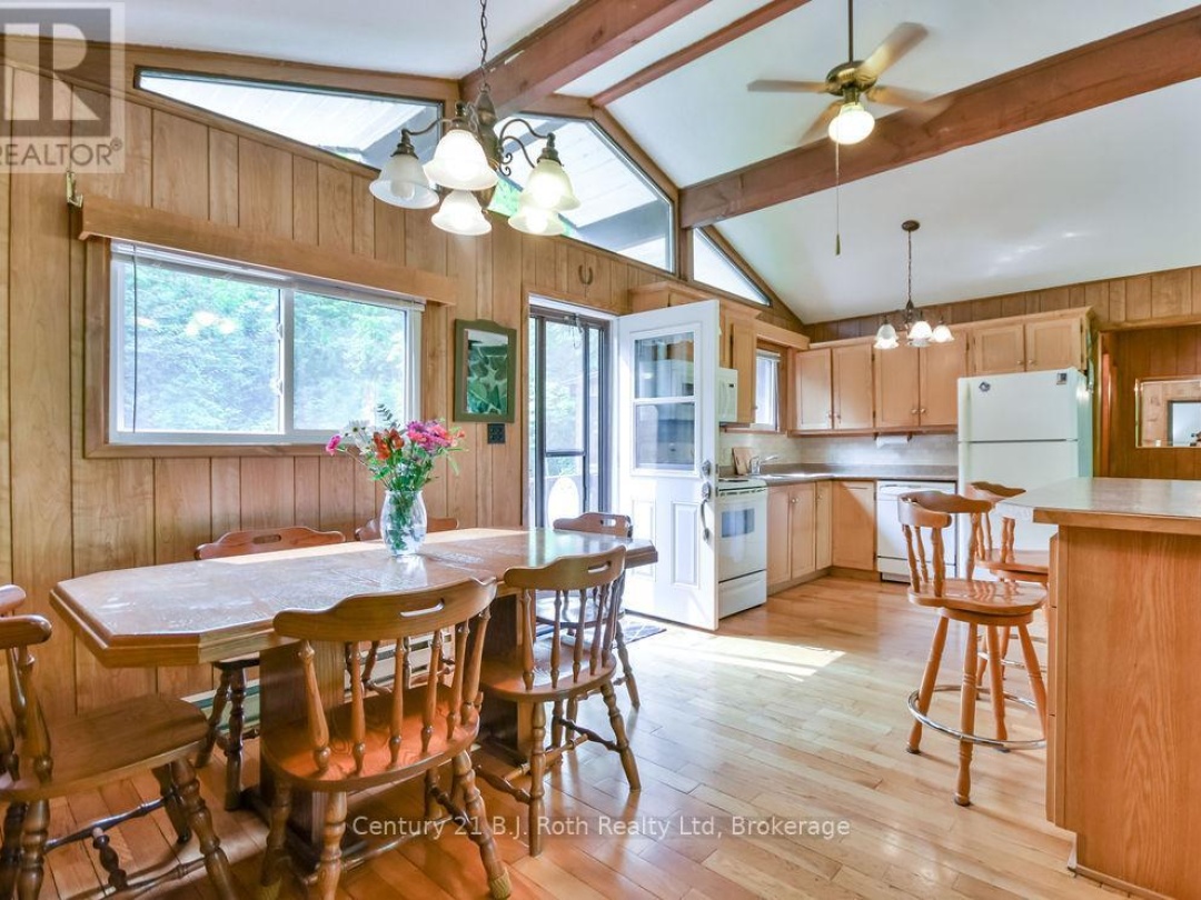 1755 Twin Oaks Crescent, Matchedash Bay
