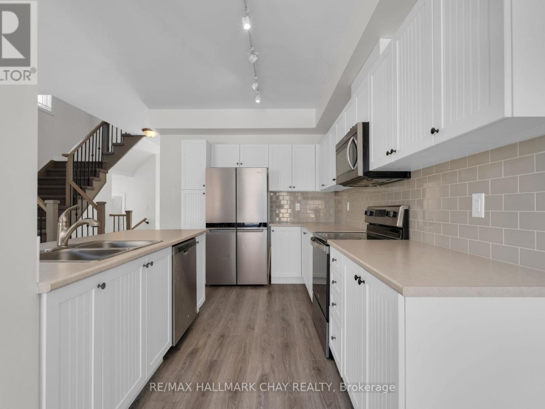 24 CHURCHLEA MEWS, Orillia