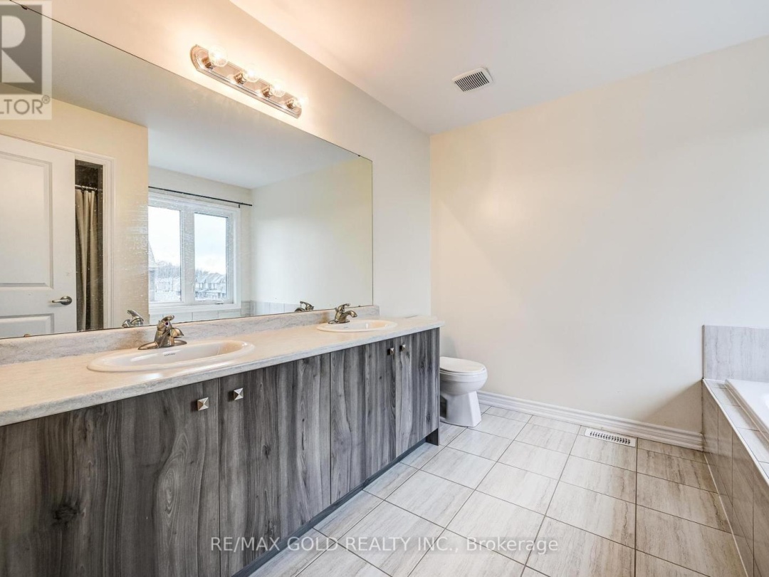 84 ATLANTIS DRIVE W, 