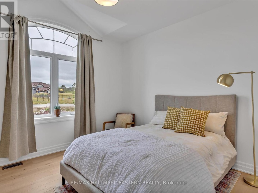35 LAKEVIEW CRESCENT, 