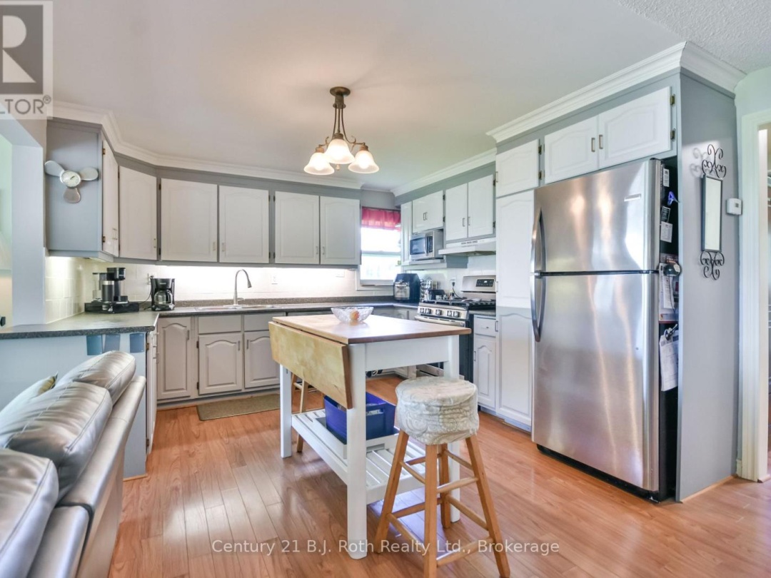 95 Maskinonge Road, Georgian Bay