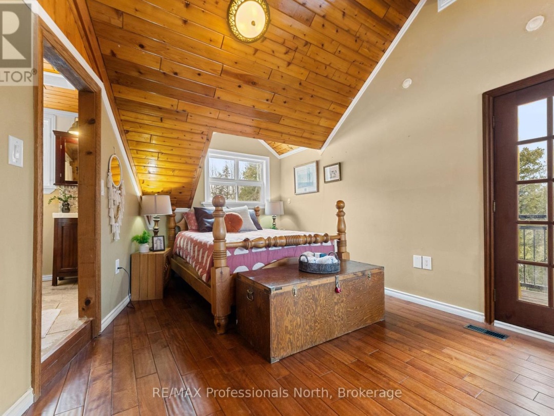 1307 Watts Road W, Kennisis Lake