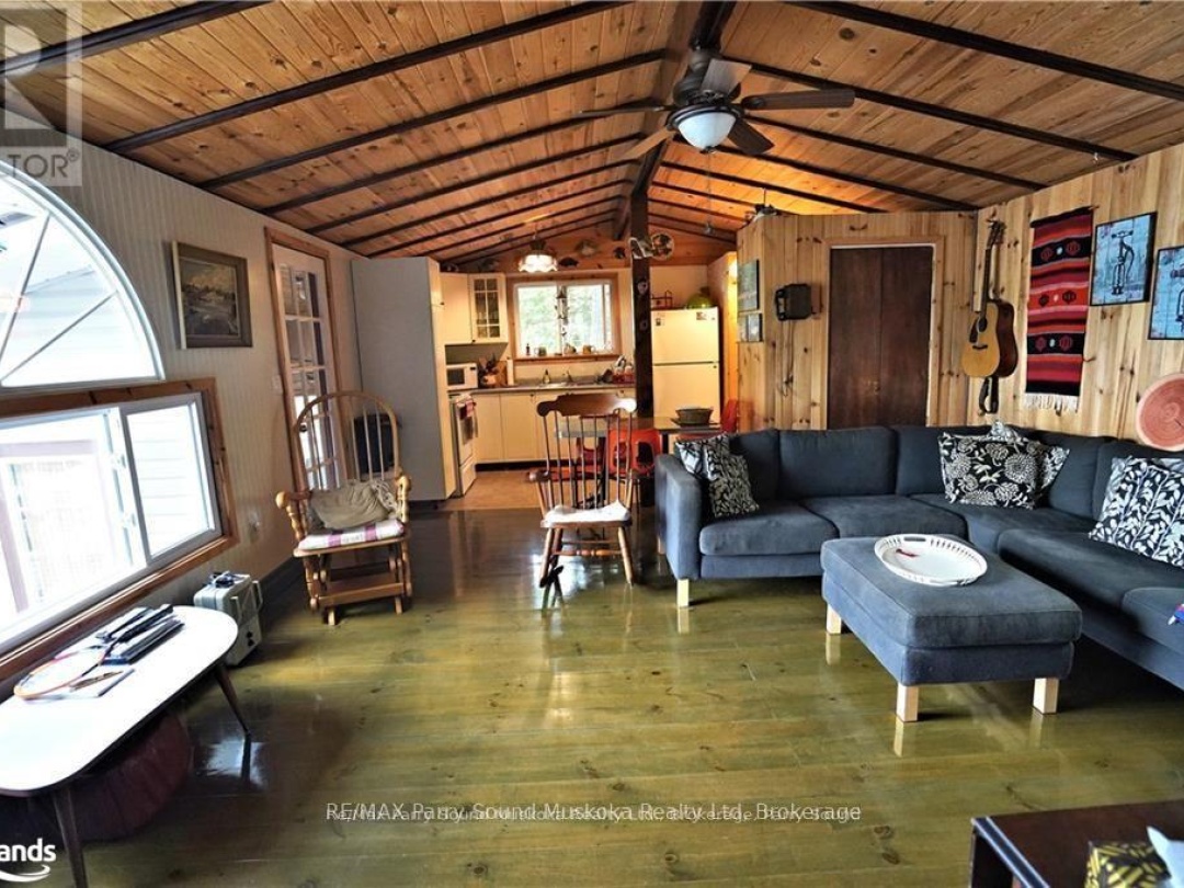 121 Healey, Healey Lake