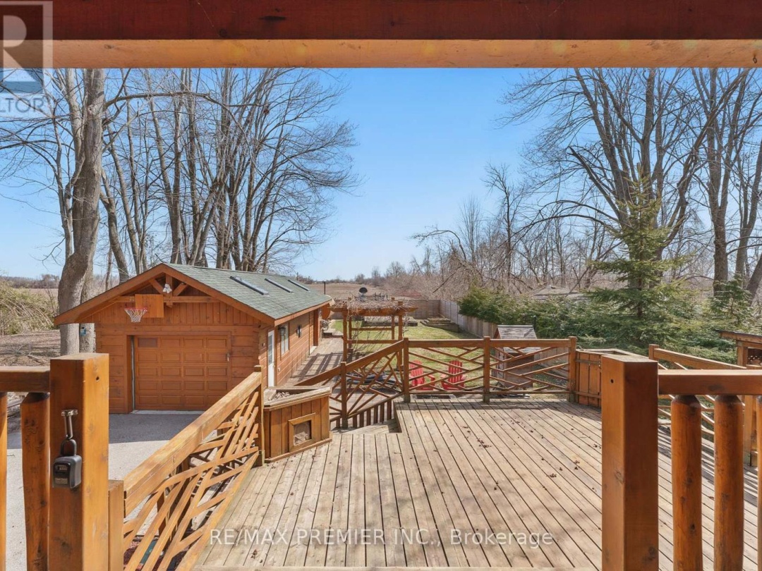 2441 Lakeshore Drive, Lake Simcoe