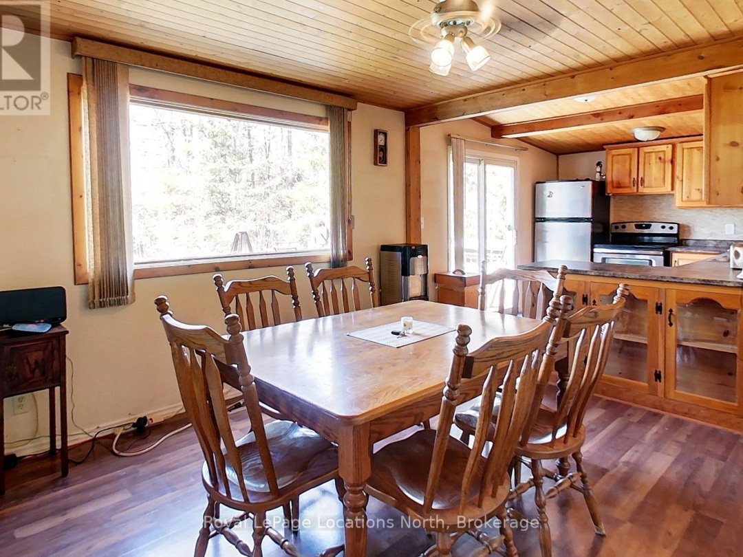 239 Monck Rd Cty 45, Young Lake