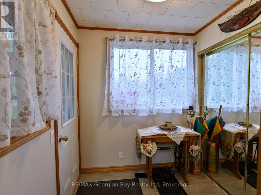 3485 Fraser Lane, Tay