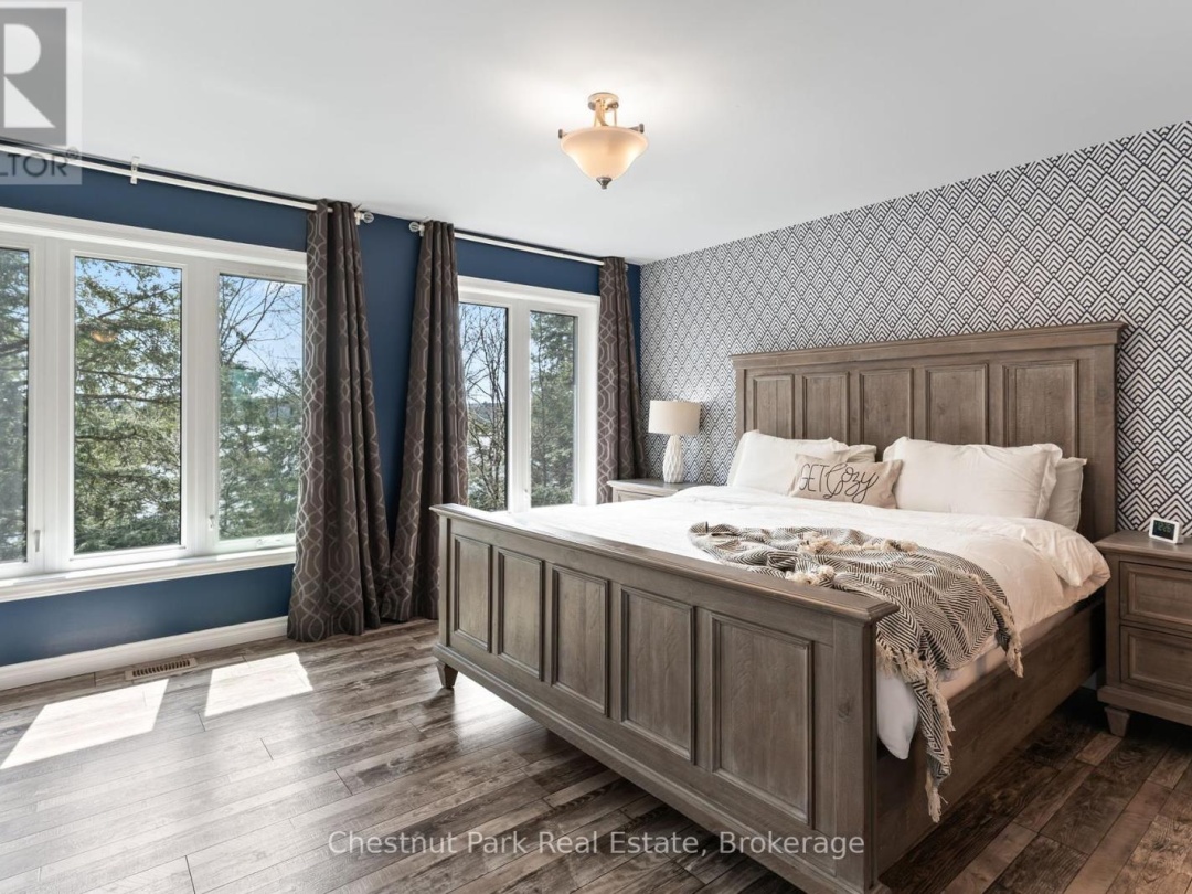 5989 KENNISIS LAKE ROAD, Kennisis Lake