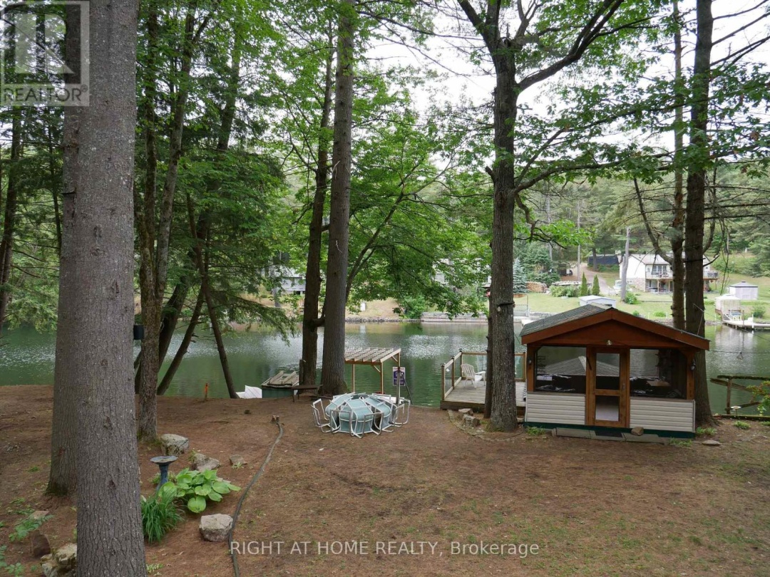 1130 TOWERING OAKS TRAIL W, 