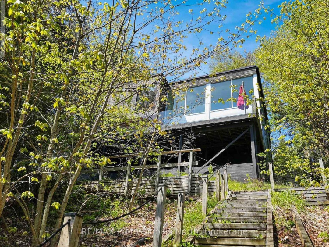 1004 Lipton Drive, Kennisis Lake