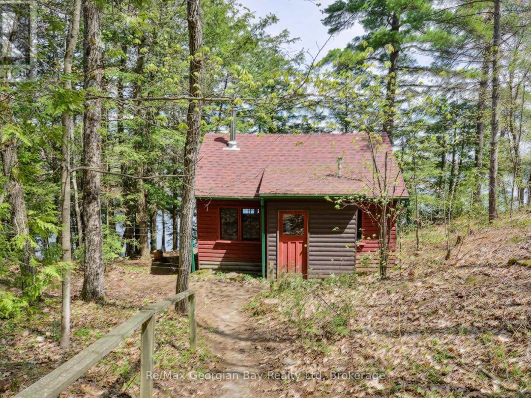 214 Trans Canada Bay Road, Six Mile Lake