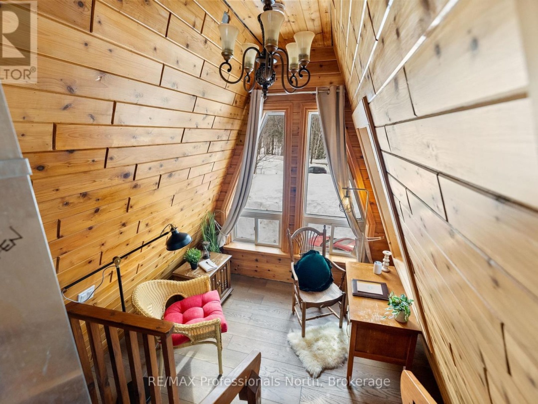 1307 Watts Road W, Kennisis Lake