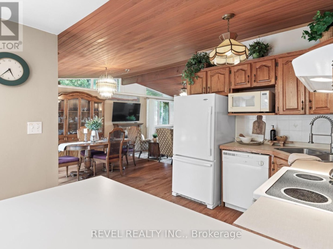 99 BOWEN ROAD, 