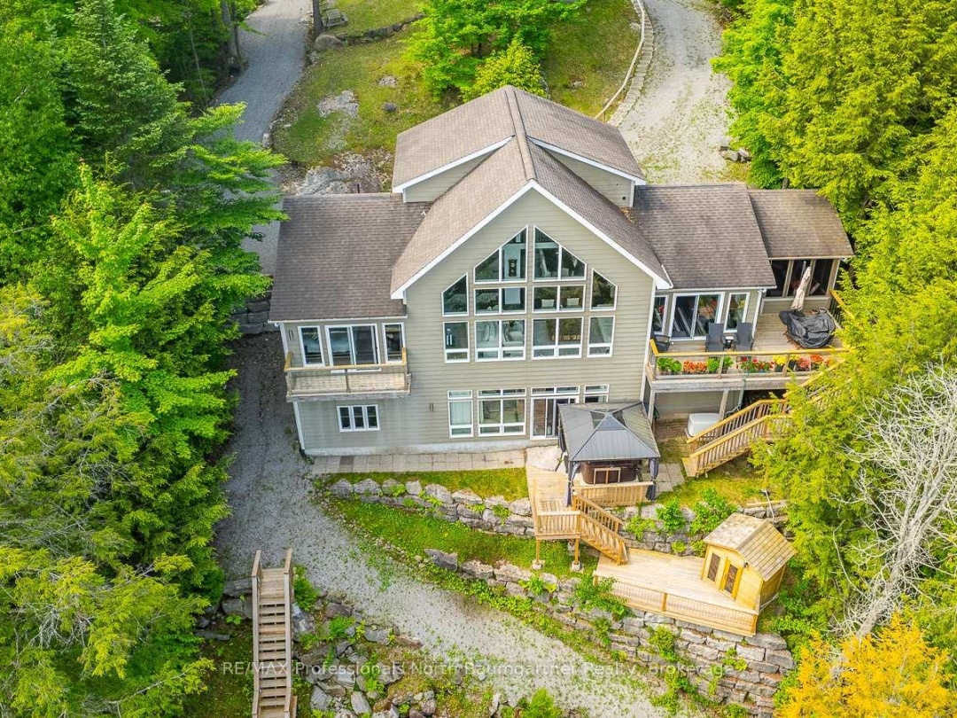 1107 Pine Point Road, Kennisis Lake