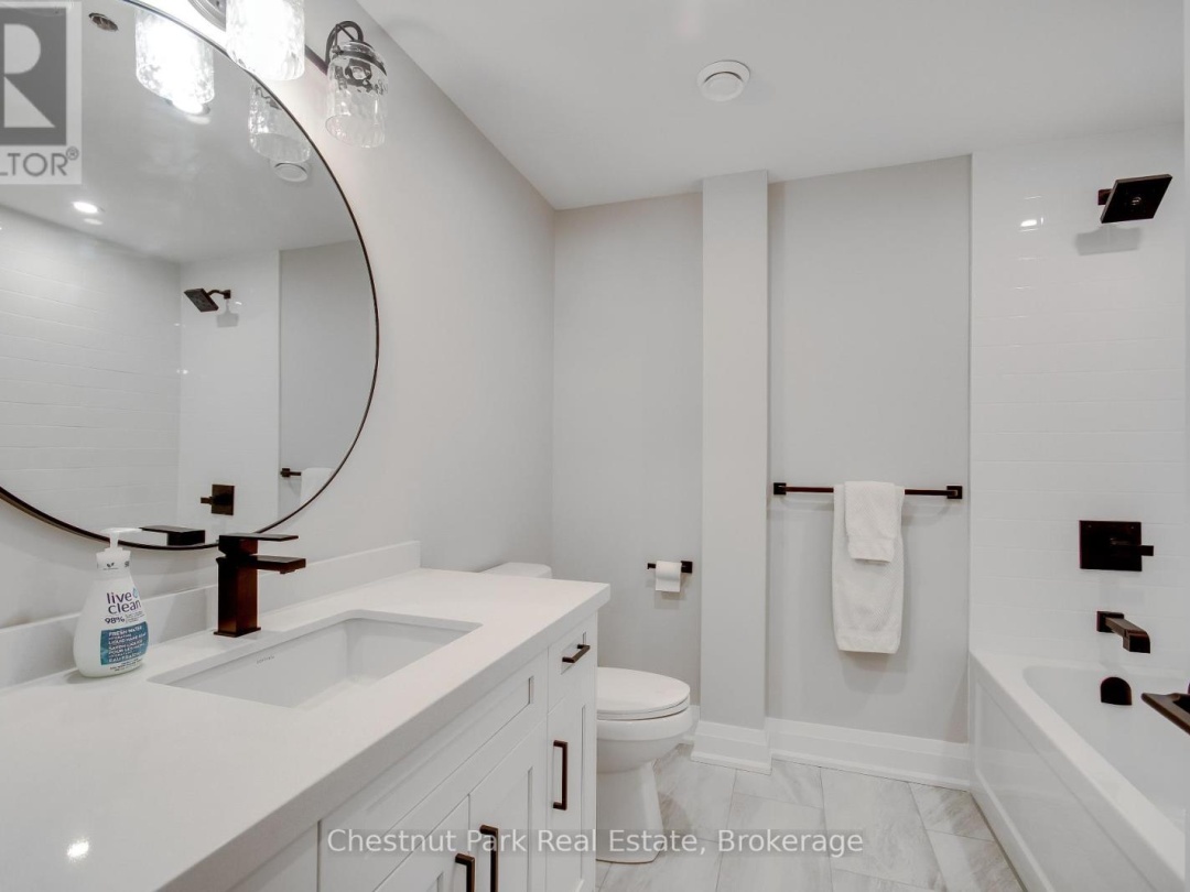 205 200 Anglo Street, South Muskoka Lake