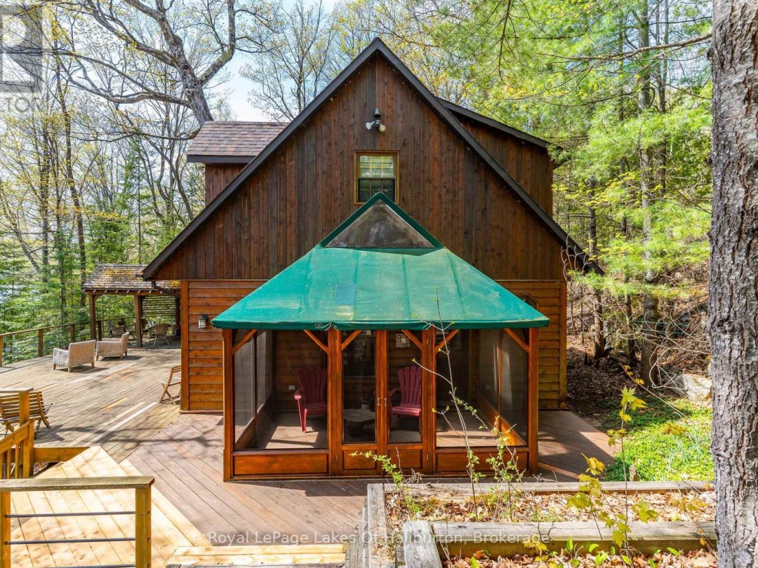 1248 Portage Road, Portage Lake