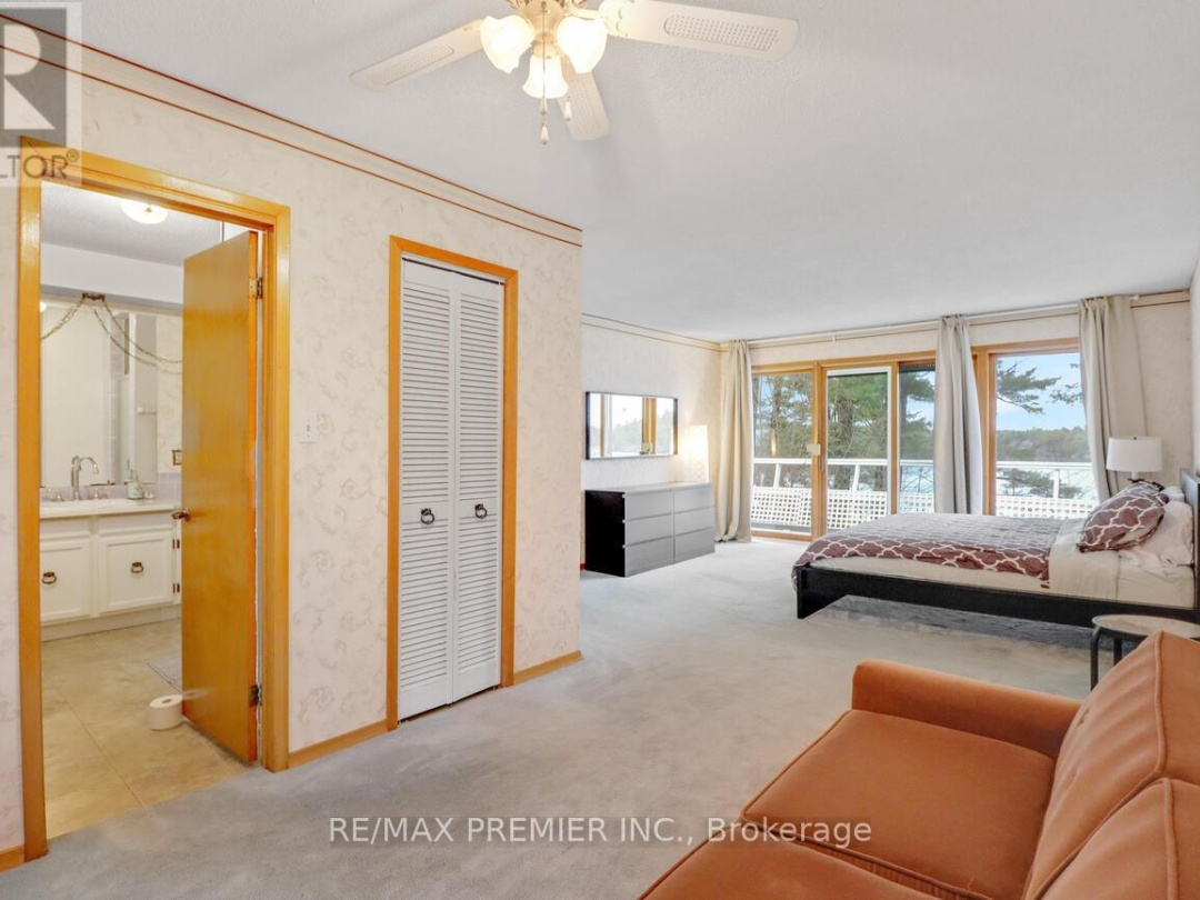 570 Phillip Street E, Gull Lake