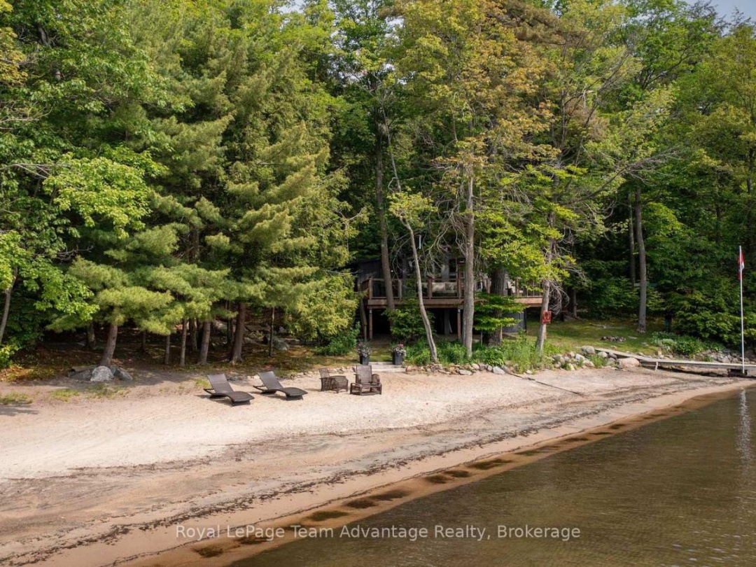 24 B717 ISABELLA ISLAND, 