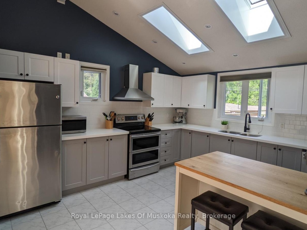 1815 Peninsula Point Road, Severn Lake