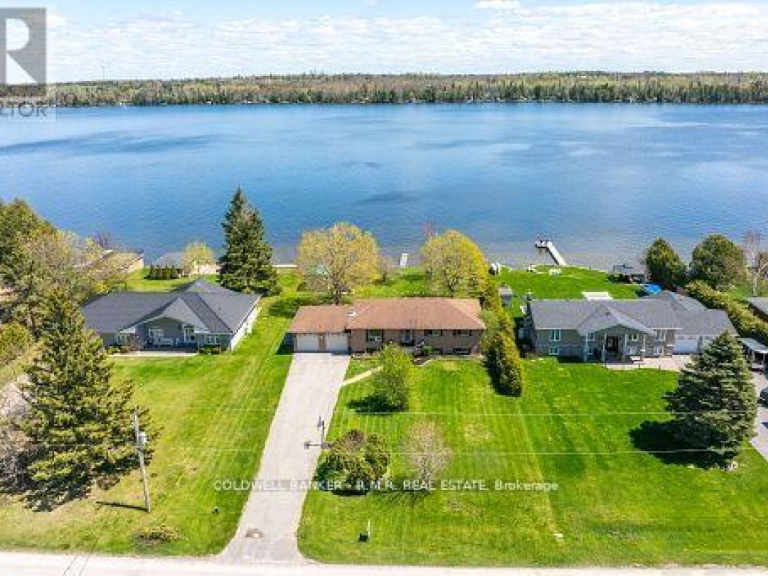 84 Pinewood Boulevard, Canal Lake