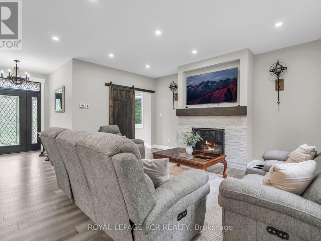 2360 HONEY HARBOUR ROAD, 