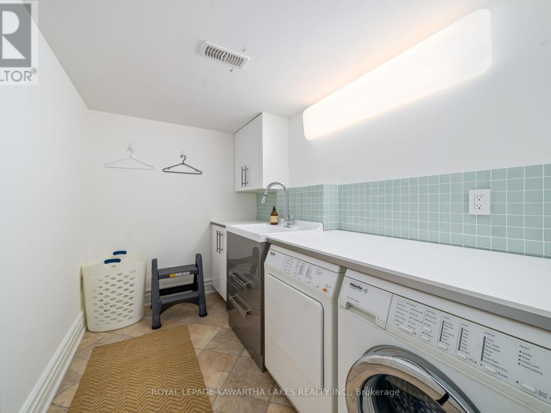 1484 COUNTY ROAD 8, 