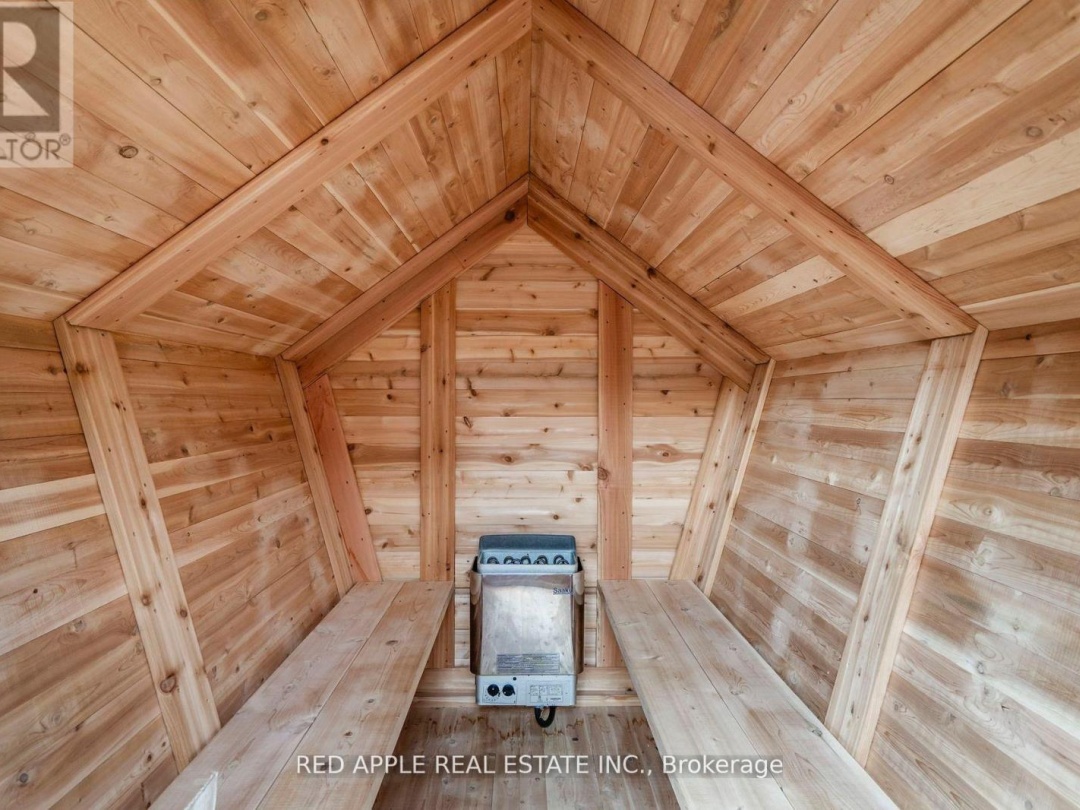 205 Hoyt Avenue, Georgian Bay