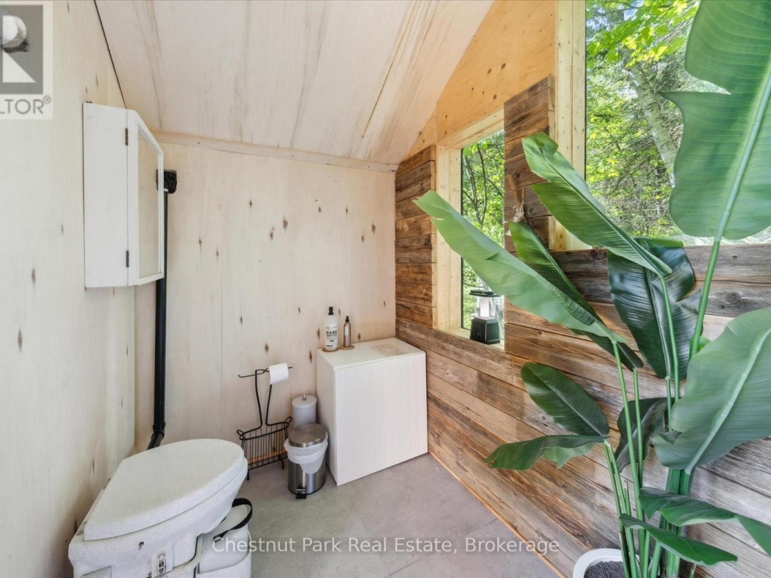216 BLACKWATER LAKE ROAD, Seguin