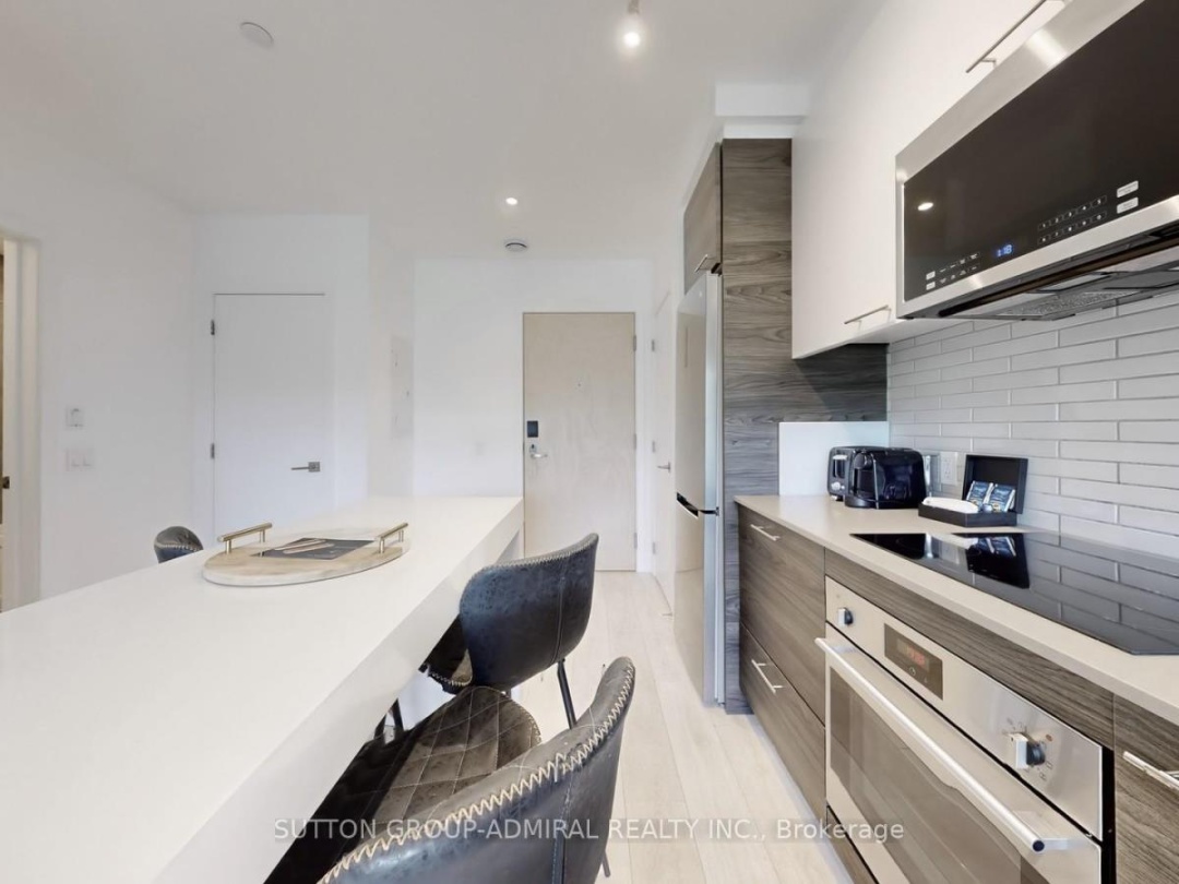 209 - 120 CARRICK TRAIL, 