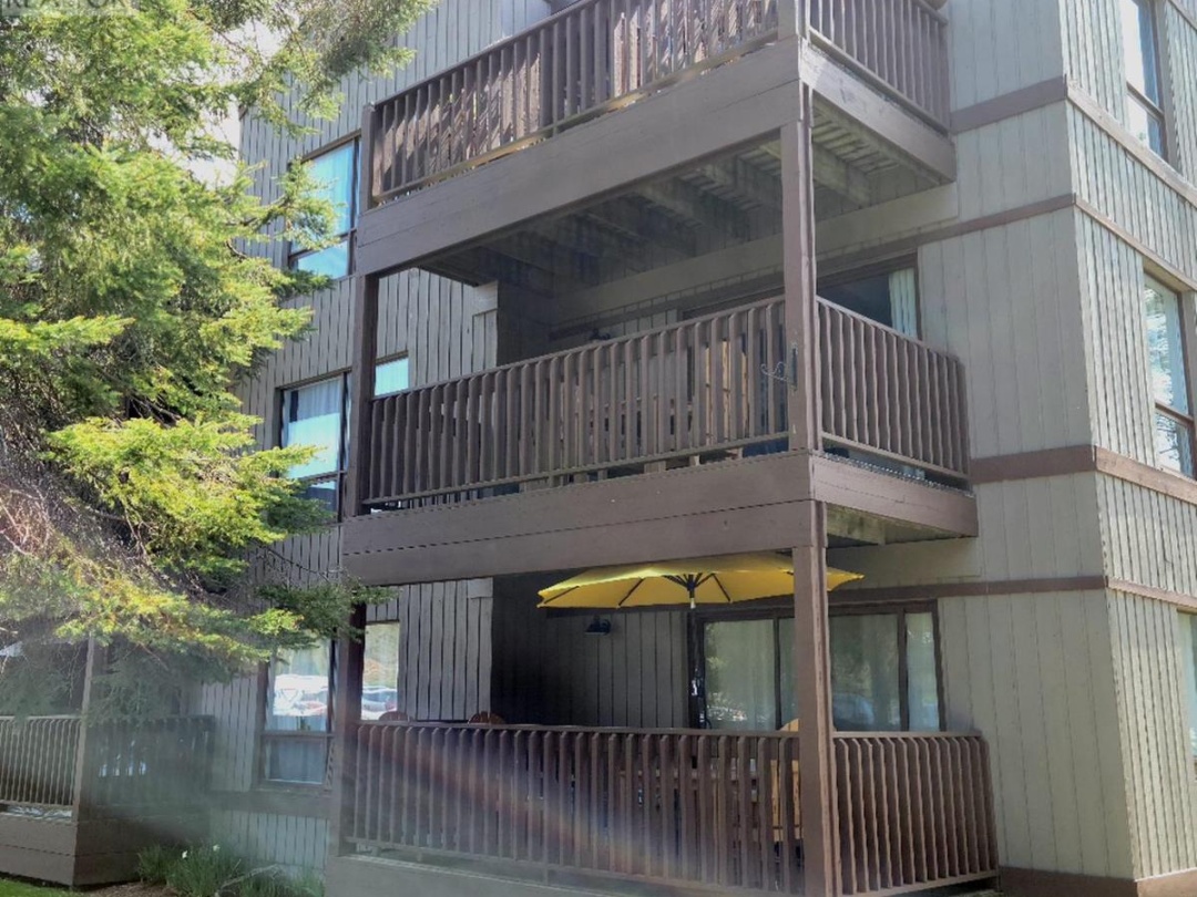 54 207 1235 Deerhurst Drive, Peninsula Lake