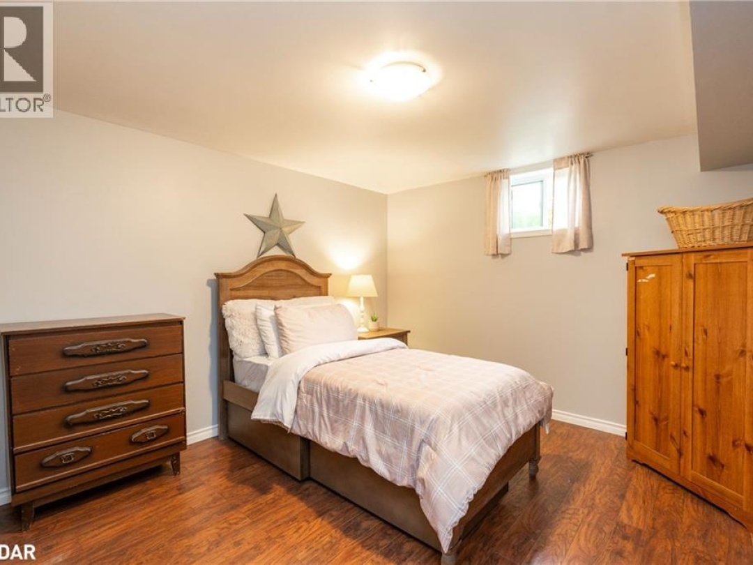 6 WALKER Avenue, 