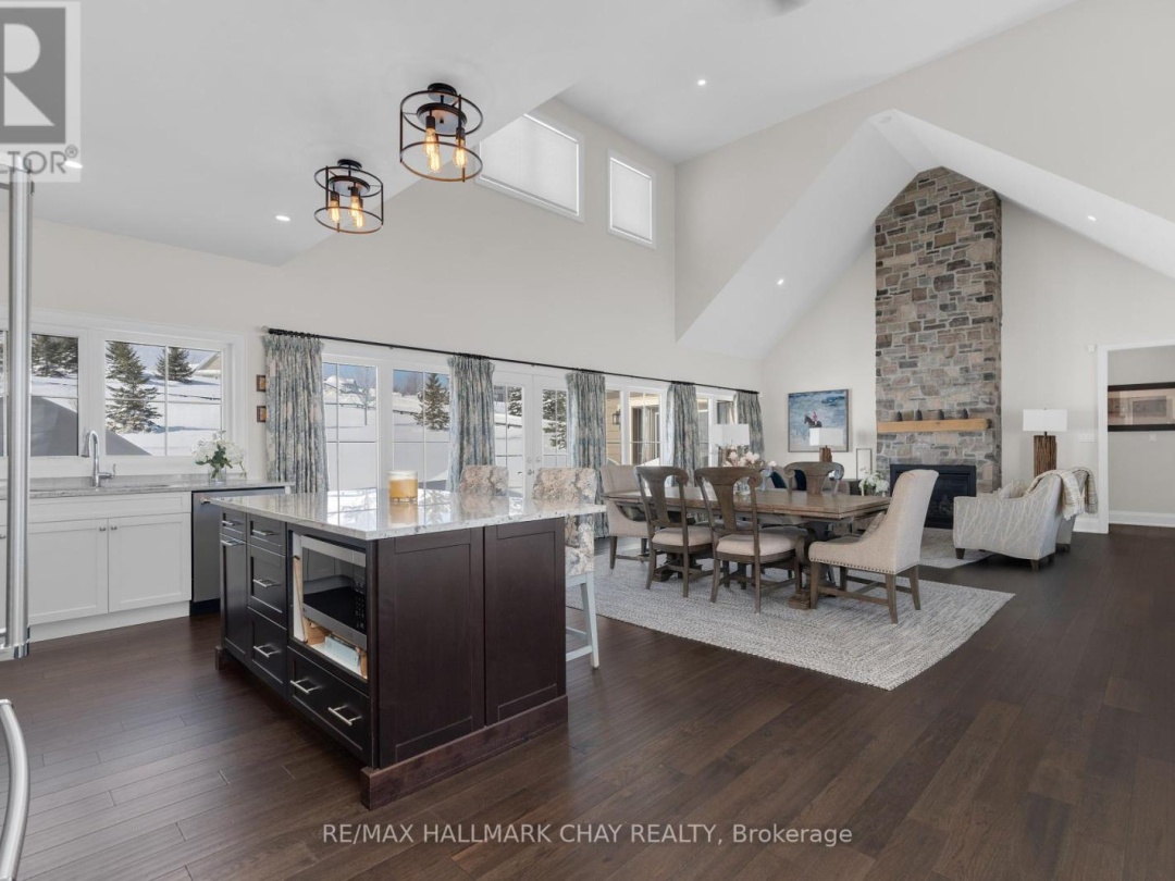 12 Thoroughbred Drive, Oro-Medonte