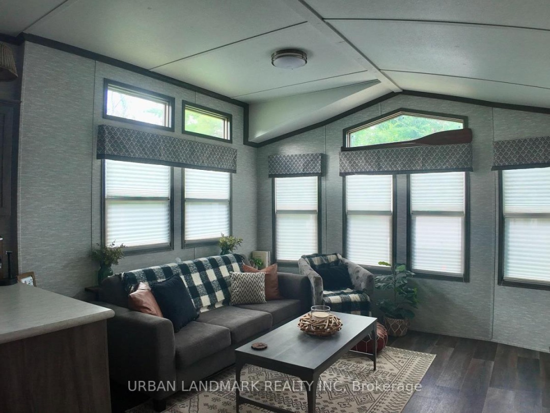 2612 VICTORIA ROAD, 