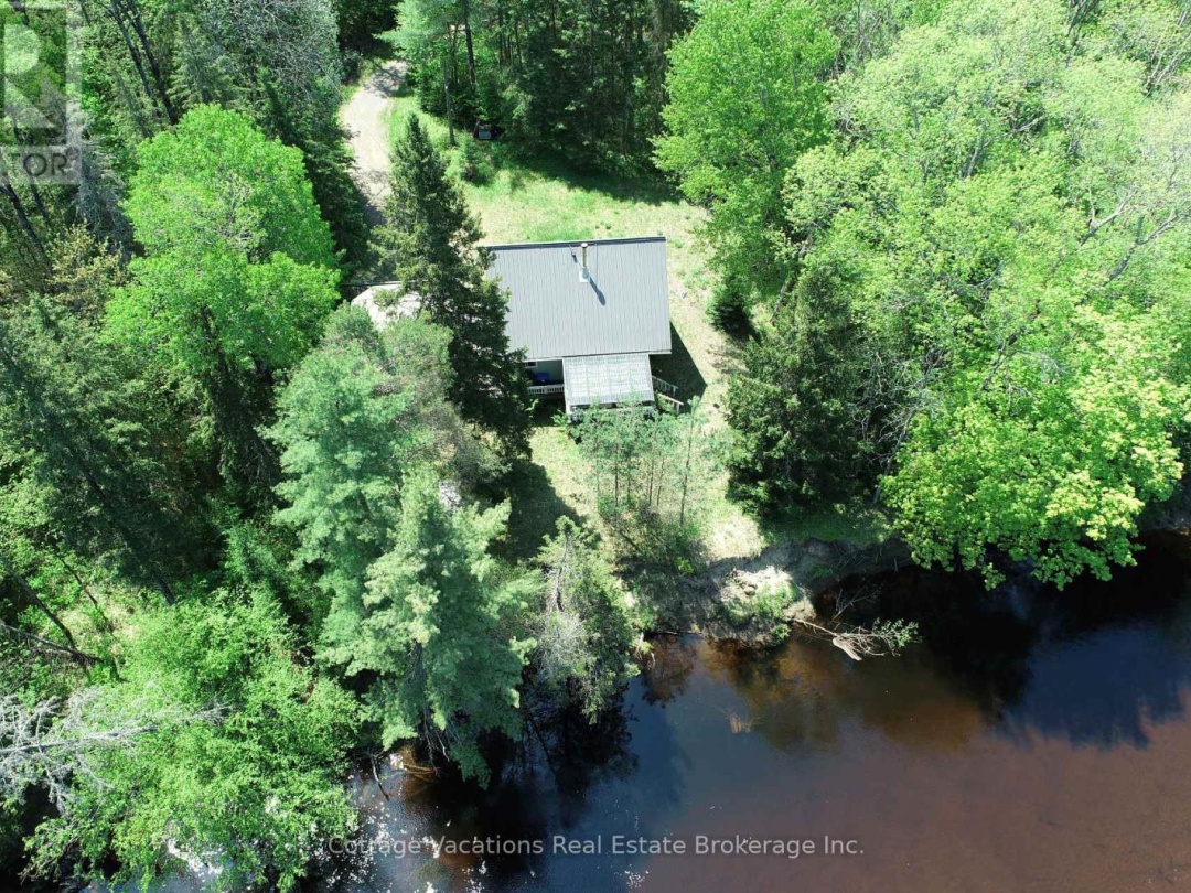 341 Old North Road, Big East Lake