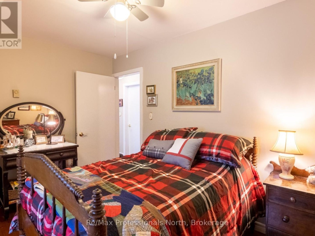 80 Invergordon Avenue, Gull Lake